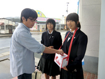 高校生による募金活動