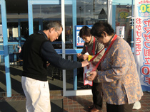 めぐみこども園の訪問募金
