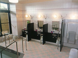 広々とした浴室